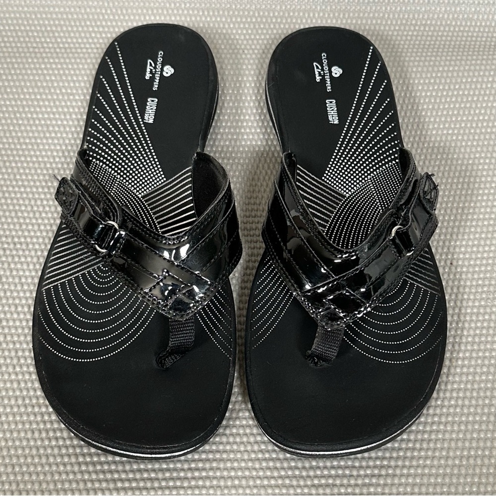 Clarks Cloudsteppers Brinkley Jazz Black Patent Flip Flops Women’s Size 11
